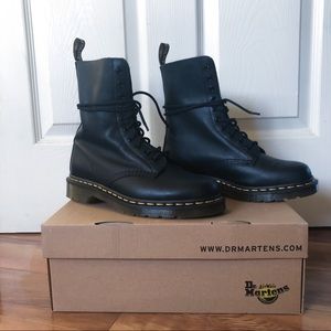 Dr Martens Airwaves 1490 Virginia